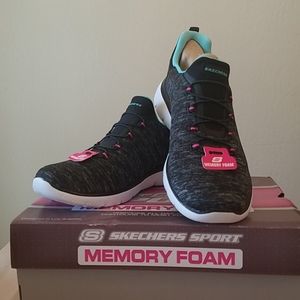 Brand New In Box Skechers Women Summits Size 10